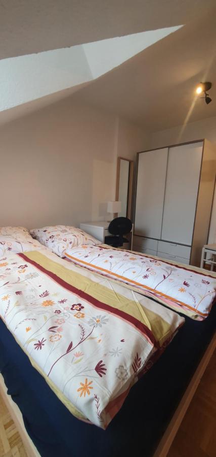 Privat Zimmer In Bad Homburg Bei Kurhaus บาดฮอมบูร์ก ฟอร์ แดร์เฮอเฮอ ภายนอก รูปภาพ
